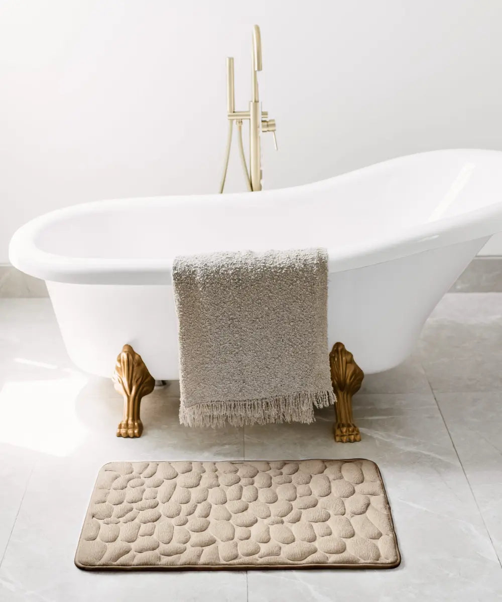 Massaging and non-slip bath mat for ultimate comfort 