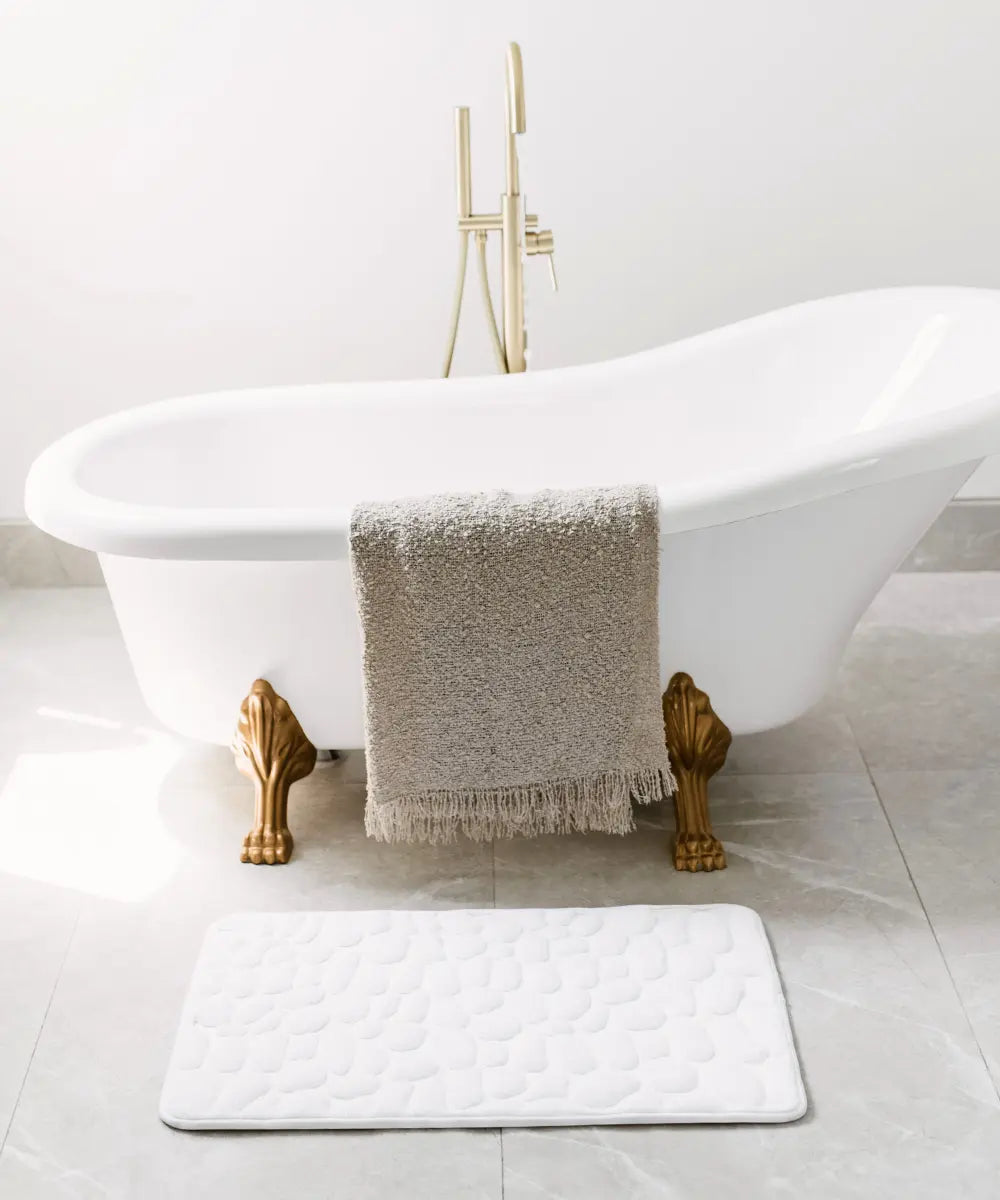 Massaging and non-slip bath mat for ultimate comfort 