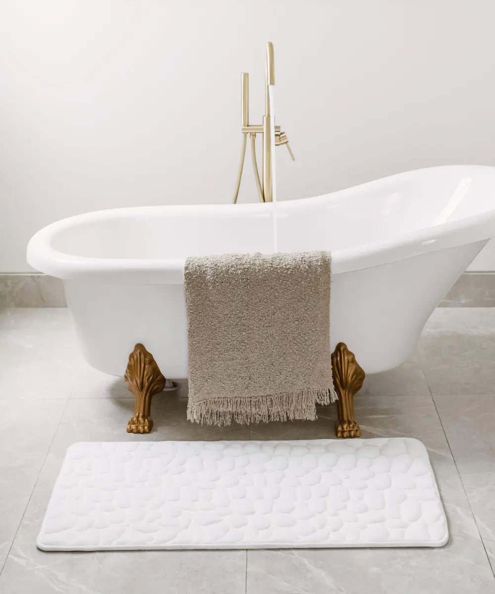 Massaging and non-slip bath mat for ultimate comfort 