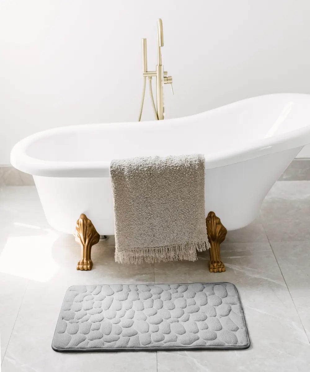 Massaging and non-slip bath mat for ultimate comfort 