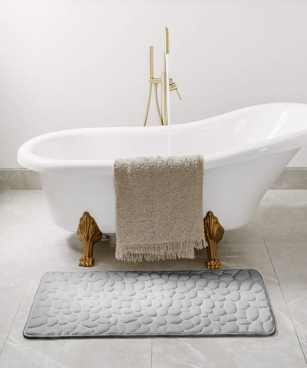 Massaging and non-slip bath mat for ultimate comfort 