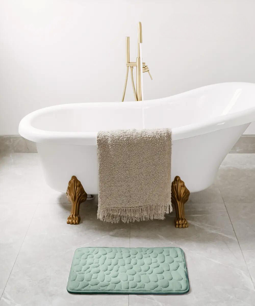 Massaging and non-slip bath mat for ultimate comfort 