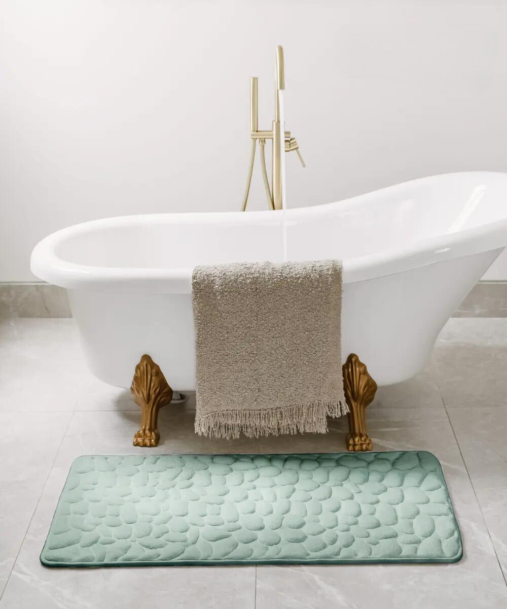 Massaging and non-slip bath mat for ultimate comfort 