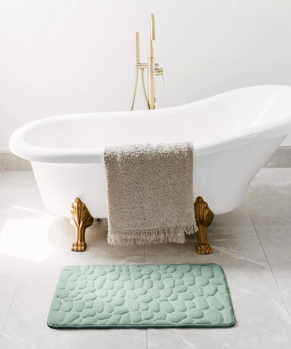 Massaging and non-slip bath mat for ultimate comfort 